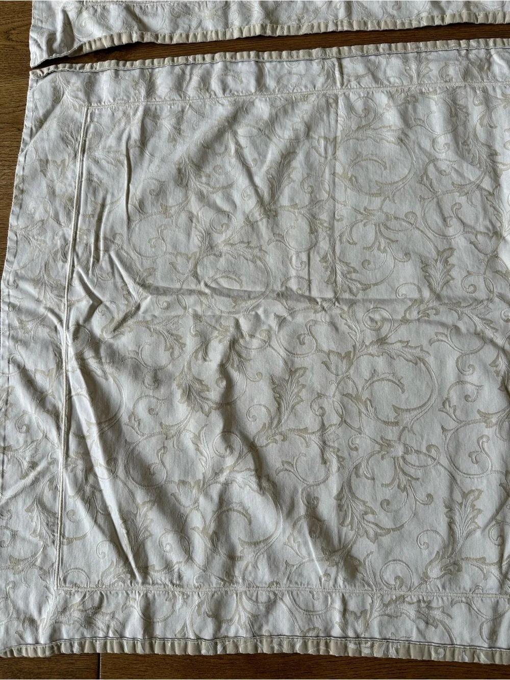 Palais Royal Yves Delorme Paris 100% Cotton Made in Italy 2 King Pillow Cases